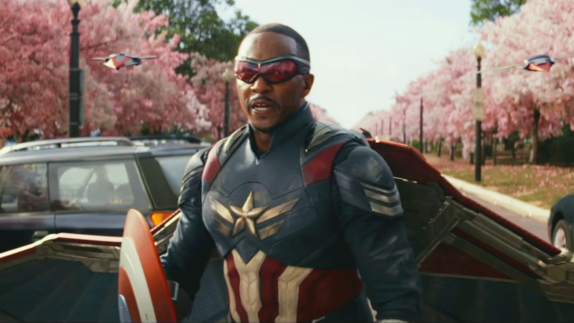 Anthony Mackie ยืนยันว่าเป็นกัปตันอเมริกาถาวรของ MCU